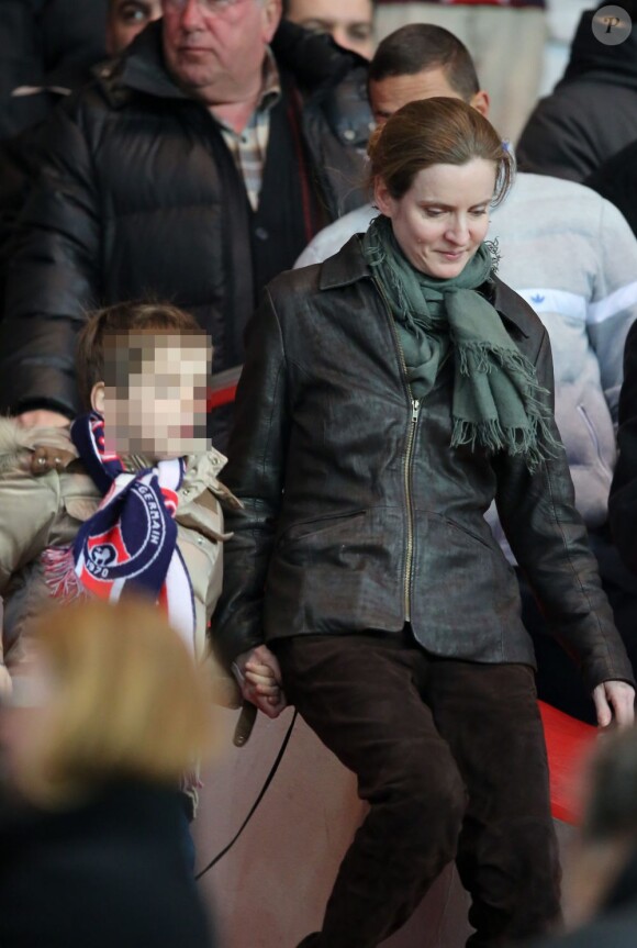 Nathalie Kosciusko-Morizet et son fils - Quart de finale aller de la Ligue des champions de football entre le Paris Saint-Germain et le FC Barcelone au Parc des Princes à Paris le 2 avril 2013.
