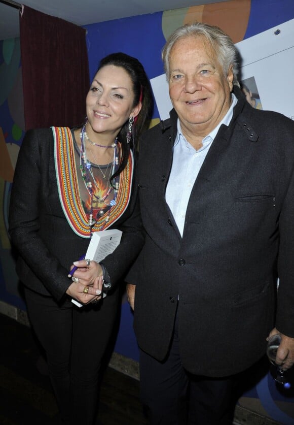 Hermine de Clermont-Tonnerre et Massimo Gargia lors de la séance de dédicaces du livre de la Princesse Hermine de Clermont-Tonnerre à l'Alcazar à Paris, le 2 avril 2013.