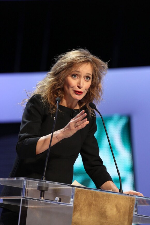 Julie Ferrier fait une nouvelle fois sourire les César du cinéma, cette fois-ici en 2012.