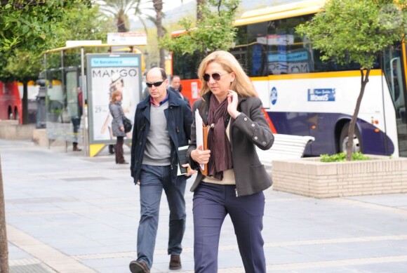 L'infante Cristina d'Espagne à Barcelone le 5 avril 2013, deux jours après l'annonce de sa convocation devant la justice dans le cadre du scandale Noos.