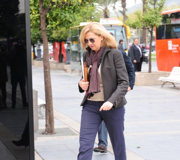 L'infante Cristina d'Espagne à Barcelone le 5 avril 2013, deux jours après l'annonce de sa convocation devant la justice dans le cadre du scandale Noos.