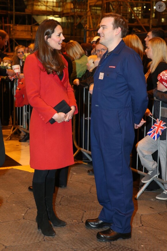 Kate Middleton et le prince William, après l'inauguration de Dumfries House, se sont rendus sur le site de BAE Systems à Barrow-in-Furness, en Cumbrie, le 5 avril 2013, pour découvrir les nouveaux sous-marins nucléaires de la Navy.