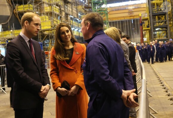 Kate Middleton et le prince William, après l'inauguration de Dumfries House, se sont rendus sur le site de BAE Systems à Barrow-in-Furness, en Cumbrie, le 5 avril 2013, pour découvrir les nouveaux sous-marins nucléaires de la Navy.