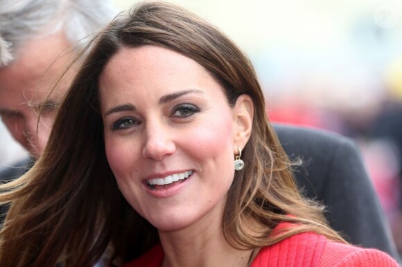 Kate Middleton et le prince William, après l'inauguration de Dumfries House, se sont rendus sur le site de BAE Systems à Barrow-in-Furness, en Cumbrie, le 5 avril 2013, pour découvrir les nouveaux sous-marins nucléaires de la Navy.