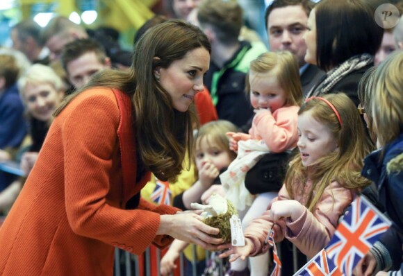 Kate Middleton et le prince William, après l'inauguration de Dumfries House, se sont rendus sur le site de BAE Systems à Barrow-in-Furness, en Cumbrie, le 5 avril 2013, pour découvrir les nouveaux sous-marins nucléaires de la Navy.