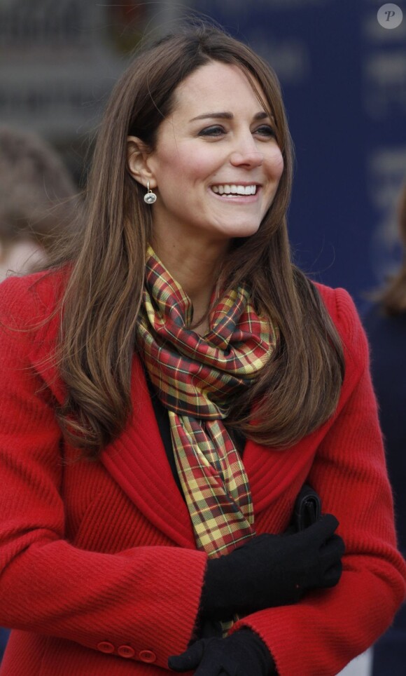 Kate Middleton et le prince William, après l'inauguration de Dumfries House, se sont rendus sur le site de BAE Systems à Barrow-in-Furness, en Cumbrie, le 5 avril 2013, pour découvrir les nouveaux sous-marins nucléaires de la Navy.
