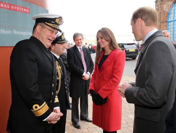 Kate Middleton et le prince William, après l'inauguration de Dumfries House, se sont rendus sur le site de BAE Systems à Barrow-in-Furness, en Cumbrie, le 5 avril 2013, pour découvrir les nouveaux sous-marins nucléaires de la Navy.