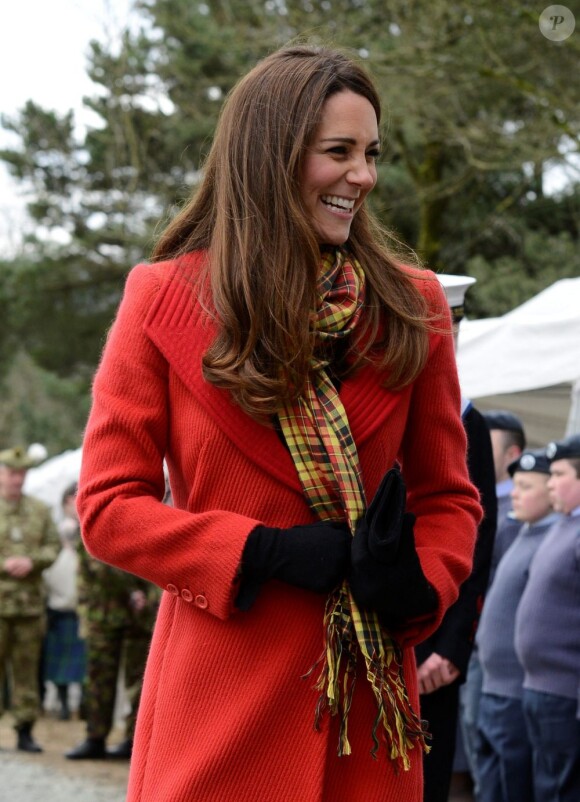 Kate Middleton, le prince William et le prince Charles inauguraient ensemble le 5 avril 2013 dans l'Ayrshire, en Ecosse, le centre Manoukian à Dumfries House.