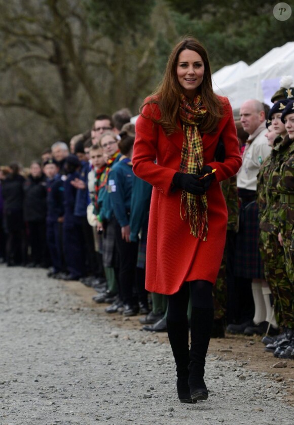 Kate Middleton, le prince William et le prince Charles inauguraient ensemble le 5 avril 2013 dans l'Ayrshire, en Ecosse, le centre Manoukian à Dumfries House.
