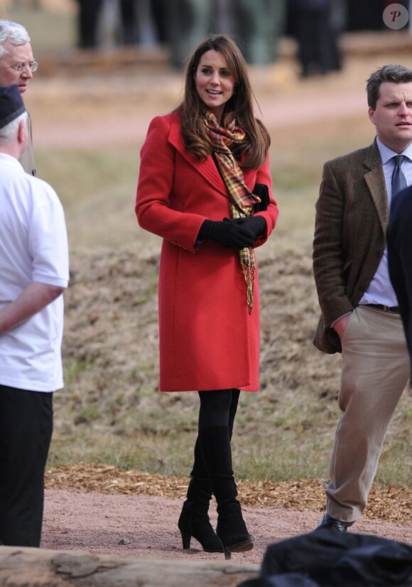 Kate Middleton, le prince William et le prince Charles inauguraient ensemble le 5 avril 2013 dans l'Ayrshire, en Ecosse, le centre Manoukian à Dumfries House.