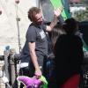 Chris Martin emmenant ses enfants dans une fête foraine de Santa Monica, le 4 avril 2013.
