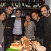 Les candidats de Top Chef, Latifa Ichou, Fabien Morreale, l'animateur Alex Goude, Naoëlle D'Hainaut, Julien Hagnery et Yoni Saada au restaurant de Yoni, Miniatures, à Paris, le 5 avril 2013.
