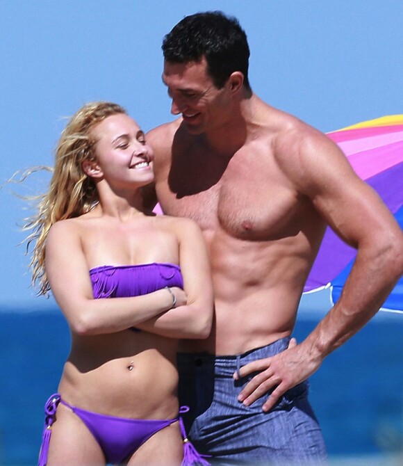 Exclu : Hayden Panettiere et son beau fiancé Wladimir Klitschko sur une plage de Miami, le 30 mars 2013.