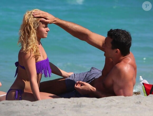 Exclu : Hayden Panettiere et Wladimir Klitschko sur une plage de Miami, le 30 mars 2013.