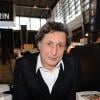 Patrick de Carolis signe son livre "La Dame du Palatin" au Salon du livre de PAris, le 20 mars 2011.