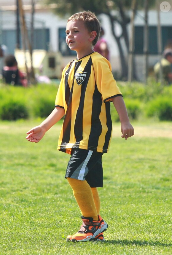 Kevin Federline, accompagné de sa petite amie Victoria Prince et de leur fille Jordan, va regarder ses fils Sean et Jayden jouer au football à Woodland Hills, le 7 avril 2013.