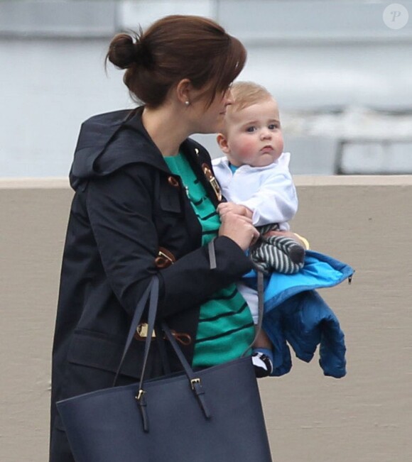Reese Witherspoon avec son fils Tennessee dans les rues de Nashville, le 30 mars 2013.