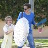 Jennifer Garner est allée chercher Violet à l'école pour l'emmener ensuite à son cours de piano à Santa Monica, le 9 avril 2013