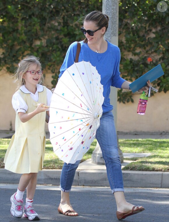 Jennifer Garner est allée chercher Violet à l'école pour l'emmener ensuite à son cours de piano à Santa Monica, le 9 avril 2013
