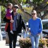 Jennifer Garner et Ben Affleck se promènent dans les rues de Pacific Palisades avec leur fille Seraphina, le 9 avril 2013