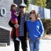Jennifer Garner et Ben Affleck se promènent dans les rues de Pacific Palisades avec leur fille Seraphina, le 9 avril 2013