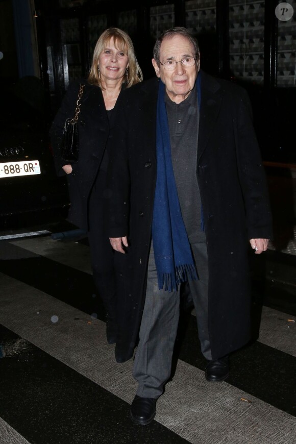 Robert Hossein et sa femme Candice Patou pour les 80 ans de Jean-Paul Belmondo au restaurant Veramente dans le 7e arrondissement de Paris, en compagnie de sa famille et de ses amis, le 9 avril 2013. 