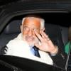 Jean-Paul Belmondo quitte le restaurant Veramente où il a fêté ses 80 ans, le 9 avril 2013.