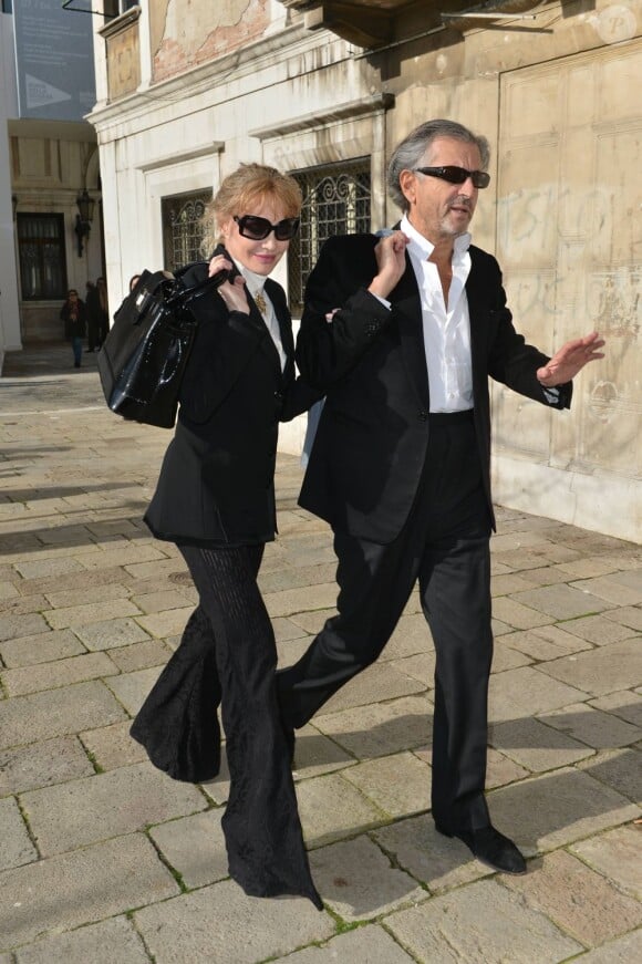 Arielle Dombasle et Bernard-Henri Levy - Vernissage de l'exposition Rudolf Stingel au Palais Grassi à Venise, le 7 avril 2013.