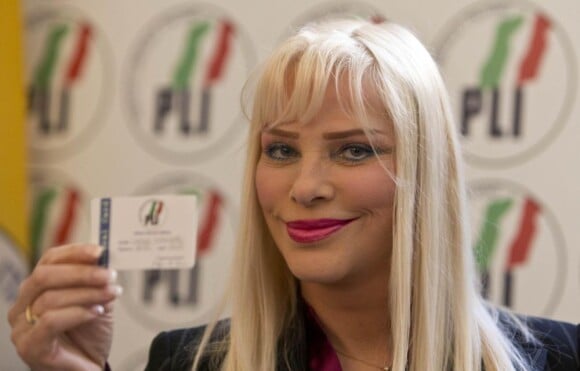 La Cicciolina annonce se lancer dans les municipales à Rome le 11 avril 2013.