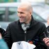Zinédine Zidane, souriant au domaine du Haillan à Bordeaux le 11 avril 2013 où il suit un stage en vue de l'obtention de son diplôme d'entraîneur.