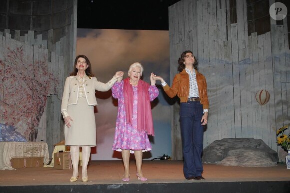 Claire Nadeau, Line Renaud et Thomas Solivéres lors de la générale de la pièce Harold et Maude au Théâtre Antoine à Paris (10e) le 5 mars 2012.