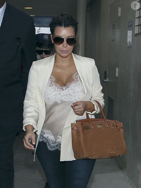 Kim Kardashian, de retour à Los Angeles après son apparition dans la boutique Kardashian Khaos à Las Vegas. Le 13 avril 2013.