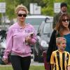 La chanteuse Britney Spears est allée voir ses fils Jayden et Sean Preston à leur match de football à Woodland Hills, le 14 avril 2013.