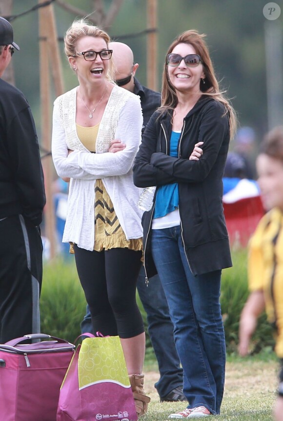 Britney Spears est allée voir ses fils Jayden et Sean Preston à leur match de football à Woodland Hills, le 14 avril 2013.