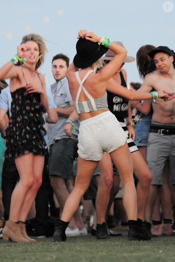 L'actrice Julianne Hough au 2e jour du Festival de musique de Coachella à Indio le 13 avril 2013.