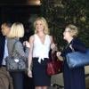 Katherine Heigl à la sortie d'un restaurant en compagnie de sa mère et d'une amie à Los Angeles, le 15 mars 2013.