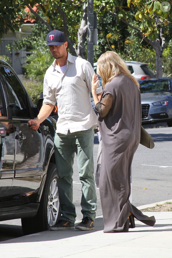 Fergie, enceinte, et Josh Duhamel dans les rues de West Hollywood, le 16 avril 2013.