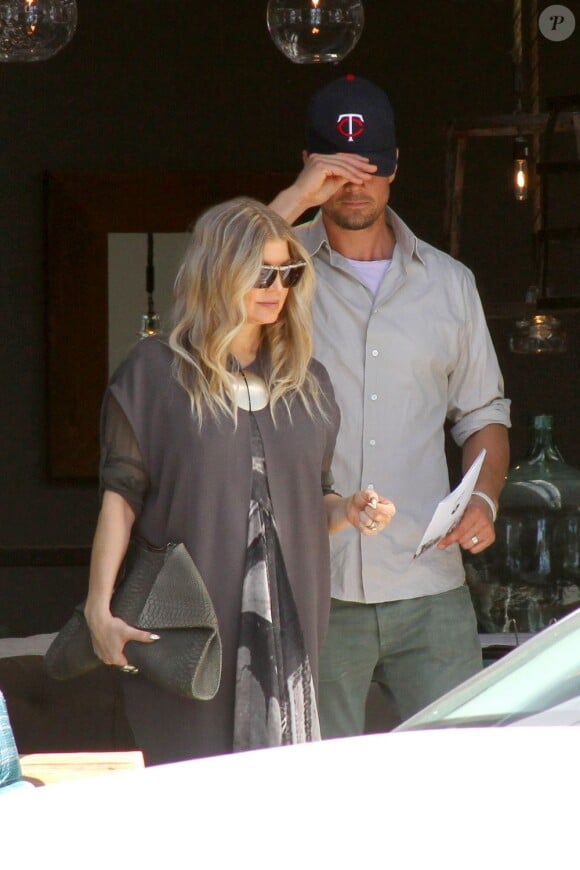 Fergie, enceinte, et son mari Josh Duhamel dans les rues de West Hollywood, le 16 avril 2013.