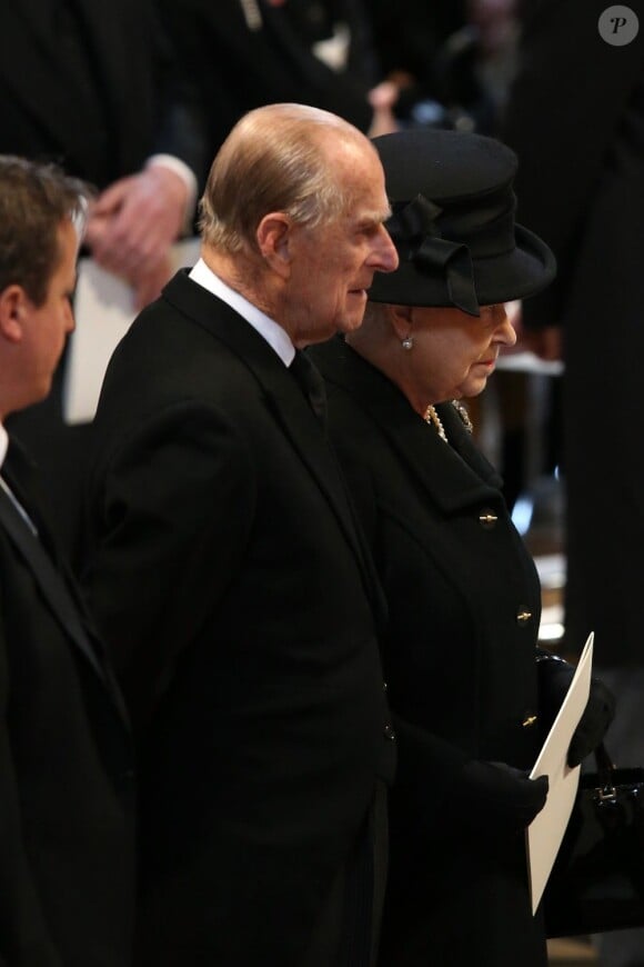 La reine Elizabeth II et le duc d'Edimbourg lors des funérailles de Margaret Thatcher, célébrées le 17 avril 2013 en la cathédrale St Paul de Londres.