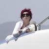 Sharon Osbourne, triste et boudeuse, en vacances avec sa fille Aimee et son boyfriend, au Mexique, le 17 avril 2013.