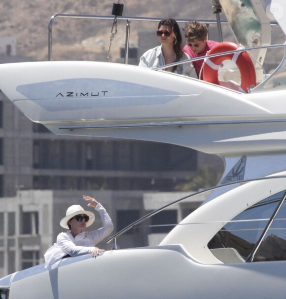 Sharon Osbourne, triste et boudeuse, en vacances avec sa fille Aimee au Mexique, le 17 avril 2013.