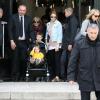Victoria Beckham est allée visiter le Palais de Tokyo avec ses parents, Anthony et Jacqueline, et ses enfants, Harper, Cruz et Romeo à Paris, le 20 avril 2013.