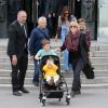 Victoria Beckham est allée visiter le Palais de Tokyo avec ses parents et ses enfants, Harper, Cruz et Romeo à Paris, le 20 avril 2013.