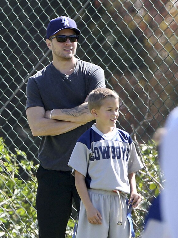 Le sexy Ryan Phillippe emmène son fils Deacon à un match de football à Brentwood, le 20 avril 2013.