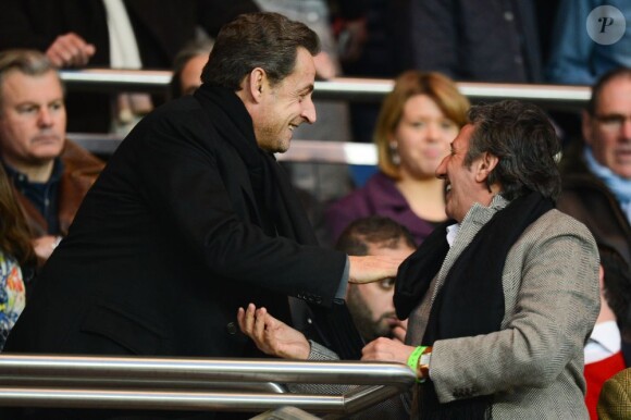 Nicolas Sarkozy et Richard Anconina lors du match PSG-Nice (3-0) au Parc des Princes le 21 avril 2013.