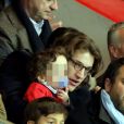 Jean Sarkozy avec son fils Solal (3 ans) et sa femme Jessica lors du match PSG-Nice au Parc des Princes à Paris le 21 avril 2013.
