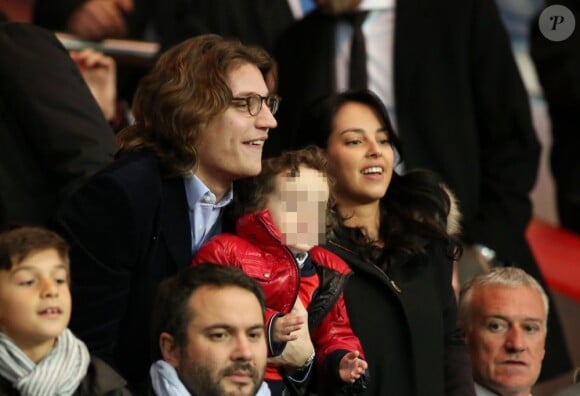 Jean Sarkozy avec son fils Solal (3 ans) et son épouse Jessica lors du match PSG-Nice au Parc des Princes à Paris le 21 avril 2013.