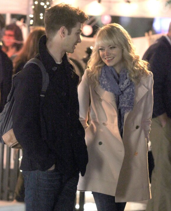 Andrew Garfield et Emma Stone complices sur le tournage de The Amazing Spider-Man 2 à New York, le 16 avril 2013.