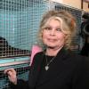 Brigitte Bardot dans un centre de la SPA à Levallois-Perret, le 18 décembre 2004.