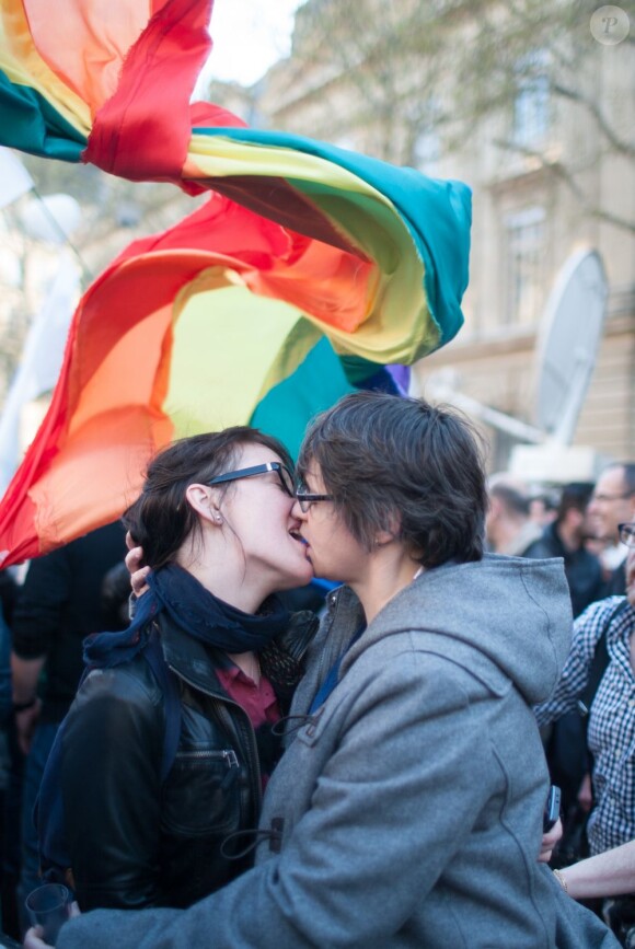 Rassemblement des pro-mariage pour tous devant la mairie du 4e arrondissement de Paris, le 23 avril 2013.